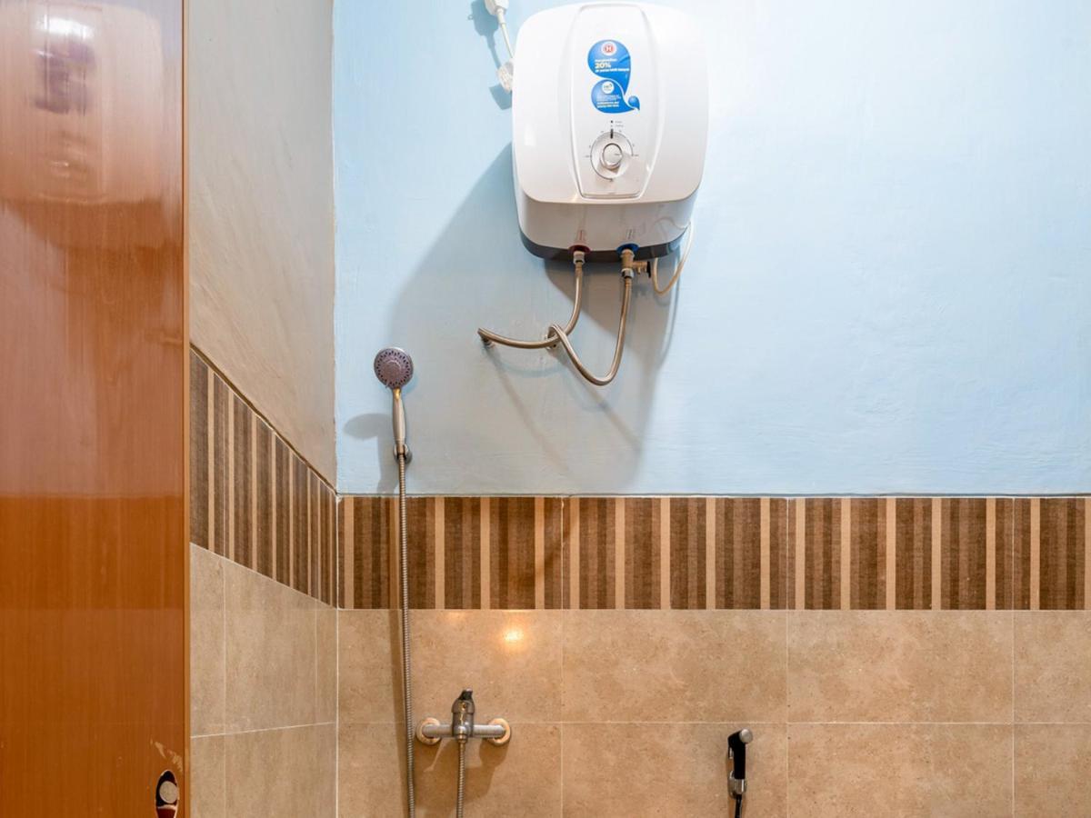 Hotel RedDoorz near Dino Park Malang Zewnętrze zdjęcie