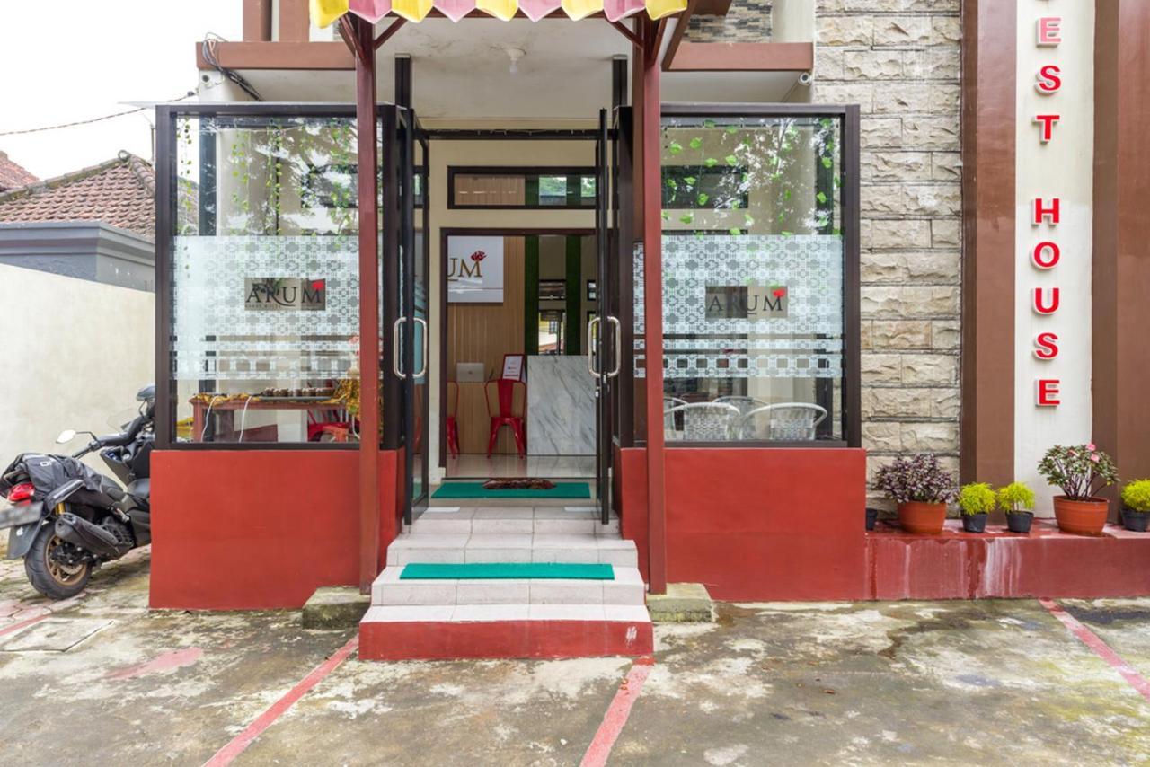 Hotel RedDoorz near Dino Park Malang Zewnętrze zdjęcie