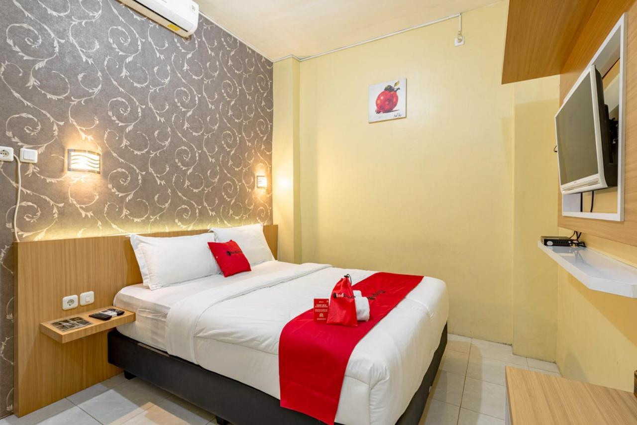 Hotel RedDoorz near Dino Park Malang Zewnętrze zdjęcie